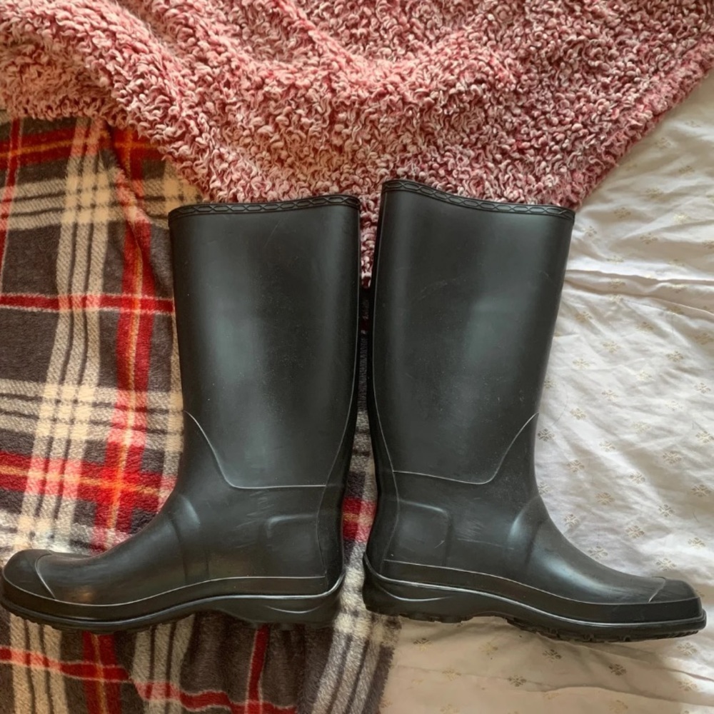 rain boots - Picture 2 of 3